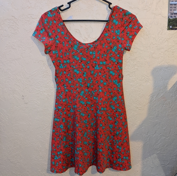 MEXICANA Dresses & Skirts - 🔥Scoop Neck Floral Mini Flare Dress